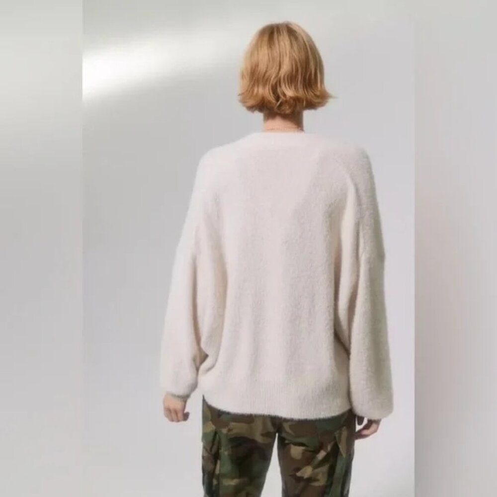 Urban Outfitters S cream oversized cardi fuzzy cardigan sweater button up baggy - Picture 11 of 11